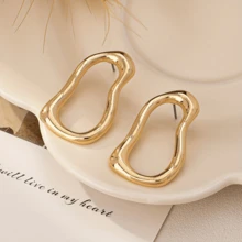 1 Pair European & American Style Asymmetrical Hollow Stud Earrings - Yellow Gold - View 3