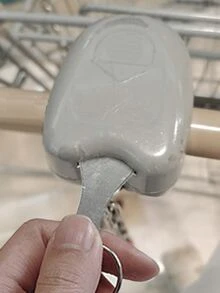 1个不锈钢购物车钥匙扣，适用于超市手推车