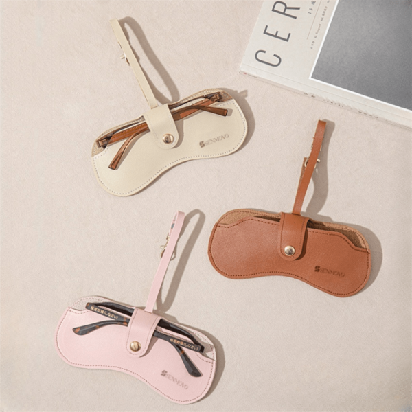 1 件便携式太阳镜近视眼镜收纳袋，悬挂式 PU 皮革眼镜袋防刮眼镜保护套，户外旅行和商务旅行太阳镜收纳袋，外出眼镜防丢失眼镜保护套