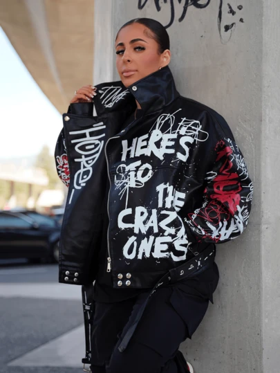 SAYEHFBABY เสื้อแจ็กเก็ตหนังสไตล์กราฟฟิตีสีสัน ตัวอักษร โกธิก ปังก์