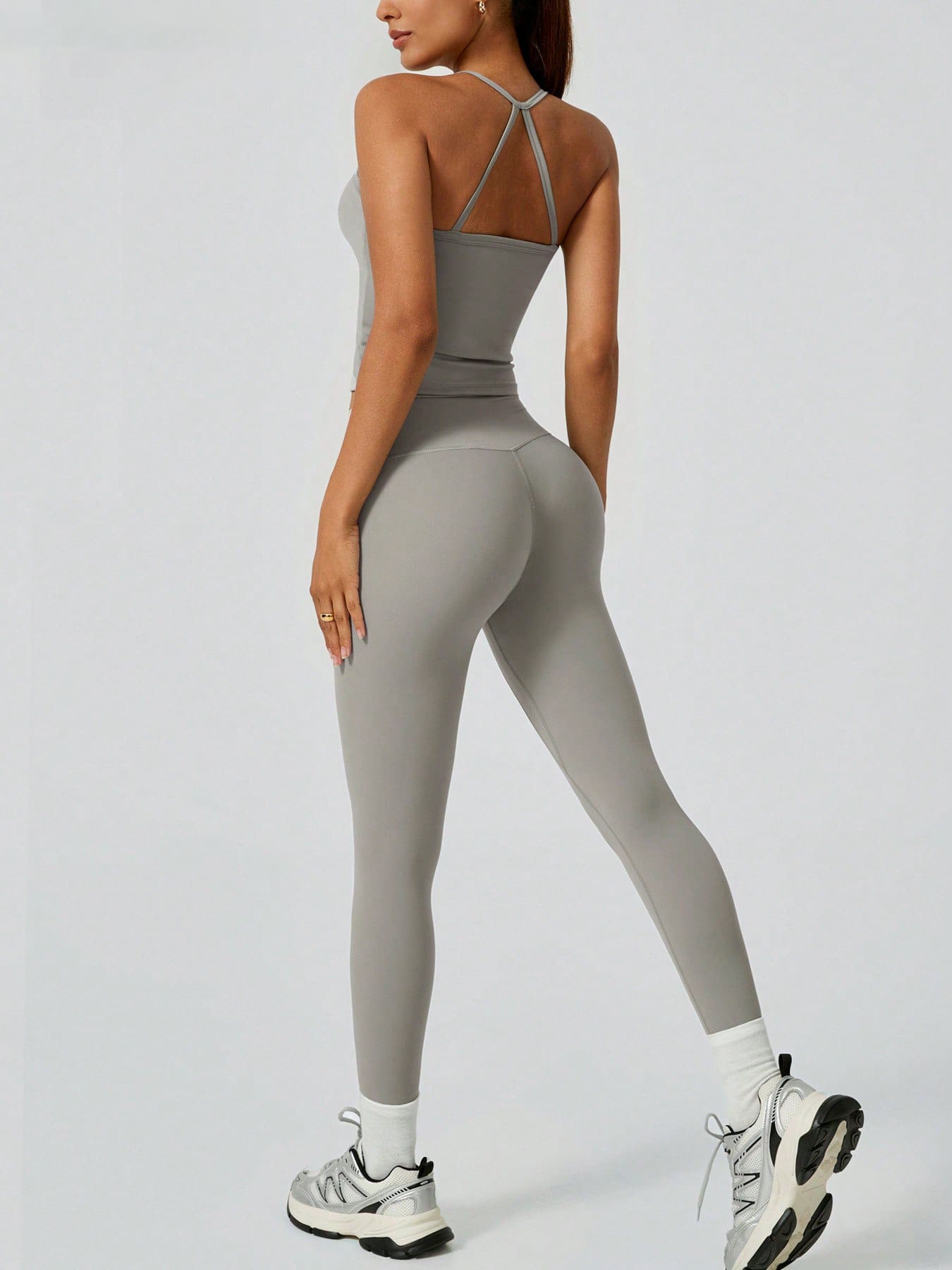 NcmRyu 1套女士无缝衬垫文胸交叉露背吊带背心和紧身裤运动套装