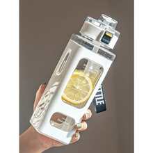 قطعة واحدة زجاجة مياه رياضية بلاستيكية مقاومة للمناعة 23.67 أونصة بدون بيسفينول (BPA)، مع قش، زجاجة مياه مربعة محمولة، للخارج والدراجات، للغسيل اليدوي فقط - أبيض