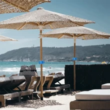 Hak na parasol plażowy, widełki podstawy parasola plażowego, wkładka do parasola plażowego, plastikowy hak na parasol z czterema widełkami, ręcznik/czapka/ubrania/aparat fotograficzny/okulary przeciwsłoneczne/torba, odpowiedni na plażę i kemping