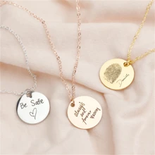 Collar con dije del texto de la escritura a mano real personalizada, dije de disco con escritura a mano personalizada, charms personalizados para planificador, ramos de boda, regalos conmemorativos
