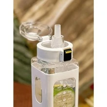 قطعة واحدة زجاجة مياه رياضية بلاستيكية مقاومة للمناعة 23.67 أونصة بدون بيسفينول (BPA)، مع قش، زجاجة مياه مربعة محمولة، للخارج والدراجات، للغسيل اليدوي فقط - أبيض