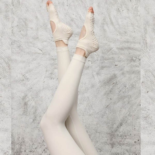 1 Pair Of Women's Pilates Yoga Socks Split Finger Non-Slip Socks, Fitness Dance Sports Socks, Cute Silicone Wear Shock-Absorbing Pilates Socks, Short Open-Toe Backless Socks, Thin Models, Suitable For Sports Use