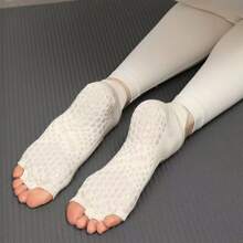 1 paire de chaussettes de yoga Pilates pour femmes à doigts séparés antidérapantes, chaussettes de fitness de danse et de sport, chaussettes de Pilates mignons en silicone amortissant les chocs, chaussettes courtes à bout ouvert sans dos, modèles fins, convenant à un usage sportif