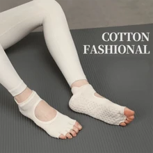 1 paire de chaussettes de yoga Pilates pour femmes à doigts séparés antidérapantes, chaussettes de fitness de danse et de sport, chaussettes de Pilates mignons en silicone amortissant les chocs, chaussettes courtes à bout ouvert sans dos, modèles fins, convenant à un usage sportif