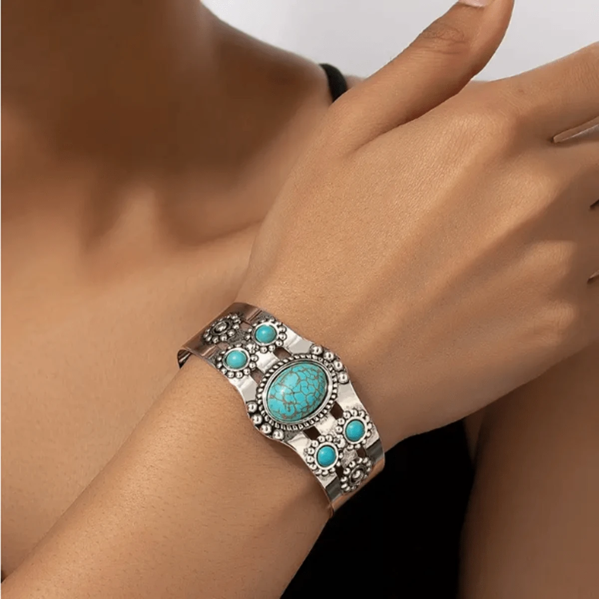 1pc Bohemian Vintage Style Exaggerate Turquoise Inlaid Metal Texture Adjustable Bangle Bracelet For Women