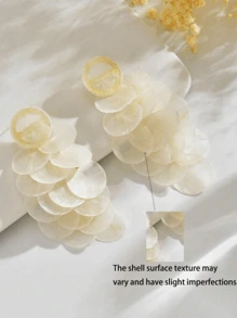 1 Pair New Fashionable Exaggerated Shell And Grape Bead Ear Rings, High-End Resort Style For Women