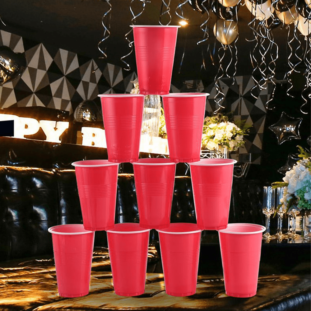 Set de juego de Beer Pong de 12 vasos con 12 pelotas de ping pong. Diseño antideslizante de los vasos para un agarre cómodo, bote estable y control sencillo, emparejado con pelotas de ping pong de alta elasticidad para una experiencia de lanzamiento suave. Adecuado para reuniones familiares, fiestas con amigos, para iniciar juegos divertidos de forma rápida y aumentar la atmósfera. Aplicable para fiestas de cumpleaños, fiestas universitarias y talla grande.