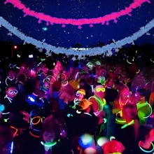 2 metri Di Banner Fluorescente Neon Luminoso, Decorazioni Appese, Banner Luminoso Nel Buio, Ghirlanda Reattiva Alla Luce Nera, Stelle Neon Per Feste, Facile Da Modellare E Tagliare, Per Feste A Tema Compleanno, Discoteca, Bar, Decorazioni Per La Casa, Feste Luminose, Decorazioni Natalizie, Richiede Irradiazione UV