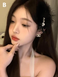 1 音乐节装扮甜美少女羽毛珍珠鸭嘴夹时尚节日风侧脸高级感发夹女头饰蕾丝喇叭领