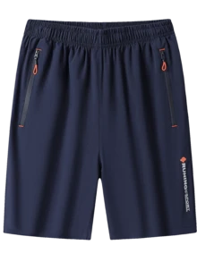 Pantaloncini da running leggeri e traspiranti da donna, di colore nero, con cerniera laterale, vita elastica con coulisse, tipografia a contrasto, adatti per palestra, allenamento e attività all'aperto