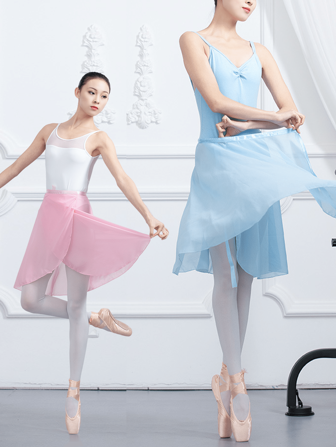 1 件优雅白色女式芭蕾舞裙，带腰带 - 半透明雪纺，适合舞蹈练习和表演，百搭环绕式设计遮盖臀部，非常适合体操和沙滩活动，服装
