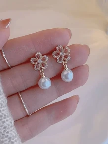 1 Paio di orecchini eleganti con fiori e pendente con perla finta, adatti per uso quotidiano e per occasioni di festa delle donne