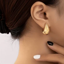Retro Elegant C-Shaped Plastic Material Earrings - Luxurious Sexy Minimalist Design, Durable Women's Daily Jewelry, Suitable For Daily Wear, Valentine's Day And Chinese New Year Gifts, All Year Round Accessories, Valentine's Day Accessories | Refined Style | Teardrop Earrings, Novelty Earrings - Yellow Gold - View 2