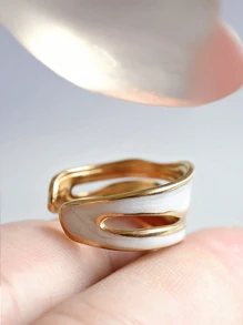 The Three Pieces Set Of Fashionable Stainless Steel Asymmetrical Oil Ring Is Designed With A Sense Of Individuality And Is Suitable For Women To Wear On A Daily Basis