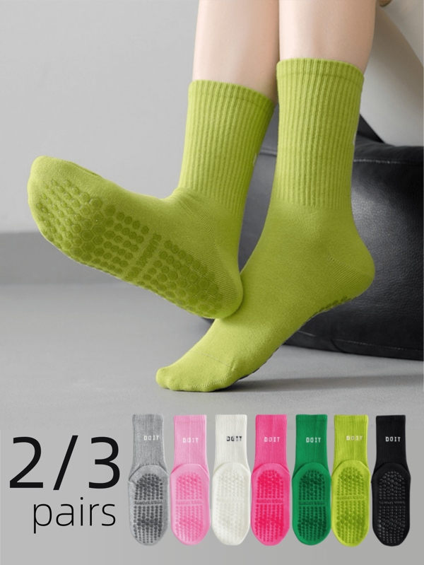 3 Pairs Of Sports Style Letters Non-Slip Grip Women's Pilates Yoga Sports Socks Non-Slip Grip Mid-Tube High-Top Socks, Suitable For Yoga Dance Hospital Ballet Indoor Fitness, Black Socks