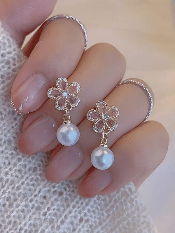 1 Paio di orecchini eleganti con fiori e pendente con perla finta, adatti per uso quotidiano e per occasioni di festa delle donne