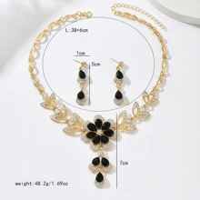 مجموعة إكسسوارات للمرأة من 3 قطع: قلادة وأقراط، بتصميم أزهار جميل مرصع بالراين ستونز، قلادة وهاجة تنهيدة سوداء على شكل زهرة، سلسلة أنيقة للقوس، هدية لامعة لحفلة