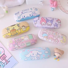 Sanrio Astuccio per occhiali carino con il personaggio Kuromi viola per donna, organizer per gioielli e occhiali da sole rosa con stampa My Melody, resistente e compressibile, accessorio portaocchiali estivo blu Cinnamoroll essenziale per auto e viaggio, portaocchiali da scrivania per scuola e ufficio, articoli Pochacco, regali di gruppo per damigelle, infermiere e insegnanti, regali per ragazze per vacanze e compleanni, articoli autorizzati Sanrio.