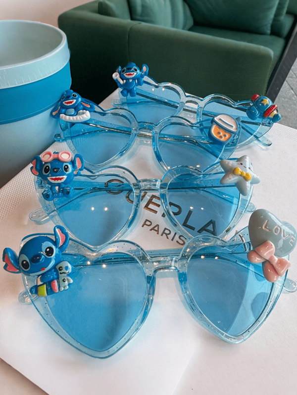 Disney Disney, 1 Piece, Stitch Glasses Can Effectively Block Ultraviolet Rays And Protect The Eyes From UV Damage During Outdoor Party Sessions Or In Strong Light Conditions. They Are Suitable For Wearing During Outdoor Activities. These Are Made Of Lightweight Plastic Material, Which Will Not Cause Excessive Burden On The Bridge Of The Nose And Ears When Worn For A Long Time.