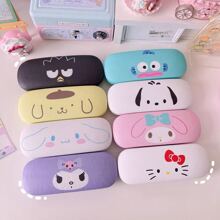 Sanrio Astuccio per occhiali carino con il personaggio Kuromi viola per donna, organizer per gioielli e occhiali da sole rosa con stampa My Melody, resistente e compressibile, accessorio portaocchiali estivo blu Cinnamoroll essenziale per auto e viaggio, portaocchiali da scrivania per scuola e ufficio, articoli Pochacco, regali di gruppo per damigelle, infermiere e insegnanti, regali per ragazze per vacanze e compleanni, articoli autorizzati Sanrio.