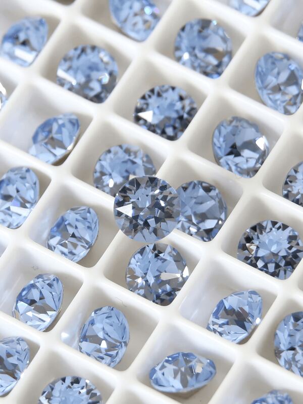 30pcs/Pack Shiny Diamond Shaped Nail Art Gems, Mixed Color High Quality Pointy Back Nail Rhinestones, Gems For Nail Art Filling, Caulking Gems, Nail Art Supplies, Nail Accessories, Mixed Color Nail Accessories, Suitable For Nail Salon Or Handmade DIY Parts