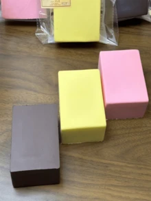 热销超柔软优质减压黄油挤压玩具，慢回弹湿润柔软手感，可爱奶酪挤压减压新奇玩意，减压创意，生日、圣诞节、毕业典礼、返校礼物、派对礼品的桌面装饰 - 彩色 - 查看 6