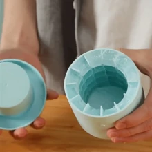 1 个硅胶冰袋盖可制作 40 块冰块，不粘，灵活，适合招待客人，适用于感恩节、情人节、派对、夏季必需品 | 复活节庆祝活动 | 不粘托盘