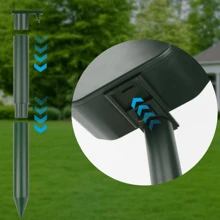 Répulsif animal à ultrasons, répulsif animal extérieur alimenté par énergie solaire avec lampe de poche LED et détecteur de mouvement, panneau solaire rechargeable, câble de charge USB, repousse efficacement les animaux envahissants comme les rats, les mouffettes, les renards, les lapins, les hiboux, les ratons laveurs et autres nuisibles. Le haut-parleur à ultrasons émet un bruit pour éloigner les écureuils, les cerfs, les ratons laveurs, les lapins, les chats, les chiens, les mouffettes et les renards des fermes et des jardins.