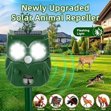 Répulsif animal à ultrasons, répulsif animal extérieur alimenté par énergie solaire avec lampe de poche LED et détecteur de mouvement, panneau solaire rechargeable, câble de charge USB, repousse efficacement les animaux envahissants comme les rats, les mouffettes, les renards, les lapins, les hiboux, les ratons laveurs et autres nuisibles. Le haut-parleur à ultrasons émet un bruit pour éloigner les écureuils, les cerfs, les ratons laveurs, les lapins, les chats, les chiens, les mouffettes et les renards des fermes et des jardins.