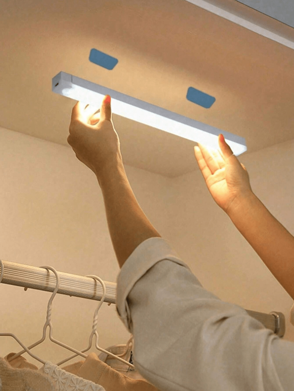 Lampe LED à détecteur de mouvement rechargeable, lampe d'armoire montée au mur avec adhésif magnétique et bouton-poussoir, lampe de couleur unie en plastique sur pied alimentée par USB pour les couloirs, la cuisine, les escaliers, à thème spatial, éclairage réglable