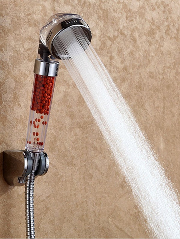 Une pomme de douche turbocompressée avec plusieurs modes de sortie d'eau. Elle est équipée d'un système de filtration à ions négatifs intégré pour mieux purifier la qualité de l'eau. Elle peut être utilisée pour la douche à main ou fixe, convient pour une utilisation à la maison ou dans la salle de bain.