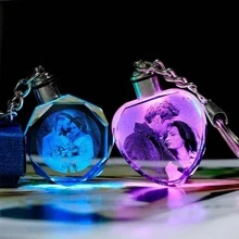 1pc Custom Photo Crystal Keychain With LED Light & 3D Laser Engraving - Square/Octagonal Heart Shape For Dad/Mom/Pet Lovers - Personalized Memorial Keepsake, Birthday/Father's Day/Family Day Gift - Portable Carved Art Keyring, Fashionable Minimalist Design (No Batteries Included)
