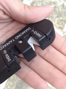 1 Stück Mini Messerschärfer, Ausklappbare diamantbeschichtete Stange als Outdoor Jagdmesserschärfer, Gartenscheren Schärfer, mit Hartmetall & Keramikstein & Polykristallinem Diamant (PCD) Schärfern, Handgehalten, kompakt, leicht, Multifunktional