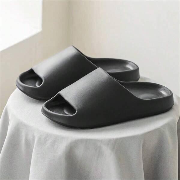 Zapatillas ligeras y suaves de secado rápido para hombres y mujeres, pantuflas deslizantes negras para parejas, sandalias antideslizantes para ducha/viaje/playa