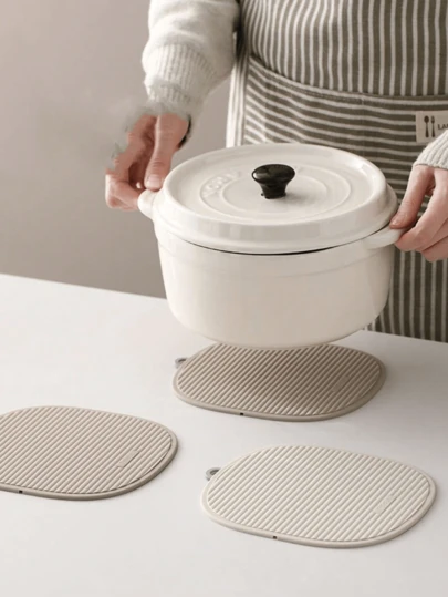 1PC Thickened Silicone Dining Table Mat, Multi-Function Foldable, Anti-Slip Anti-Scalding Mat, Kitchen Striped Heat Insulation Mat, Pot Mat Bowl Mat, Household High-Temperature Resistant Placemat, Suitable For Kitchen And Restaurant