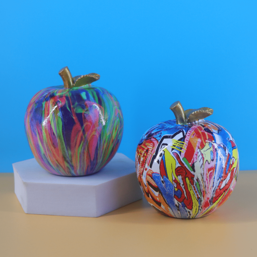 1 pieza Figura decorativa de manzana de 8.5 cm con pintura de graffiti, modelos de fruta coloridos, estatuas, accesorios de decoración, figuras en miniatura, regalos de cumpleaños para decorar la sala de estar, dormitorios, estanterías