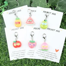 1 件/6 件卡通酷炫时尚眼镜水果钥匙扣套装，草莓、西瓜、苹果、菠萝、梨，搭配时尚眼镜设计，树脂饰物，包含贴心留言卡，非常适合朋友和家人生日、婚礼、夏日派对 | 节日钥匙扣礼物汽车配件包饰 - 彩色 - 查看 15