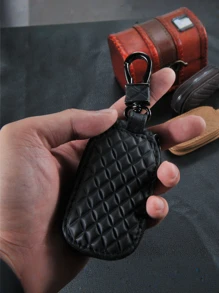 1pc Universal Key Fob Cover Car Key Case Protector, PU Leather Car Keychain Holder Metal Hook Key Ring Zipper Bag For Remote Key Fob, Stylish Key Accessory, Car Key Case Car Accessories Bag Charm School