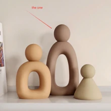 现代简约抽象雕塑，描绘了一家三口的温馨与和谐。优雅的设计、柔和的色调和抽象的笔触，饱含爱意与温暖。为您的家居增添一抹亮丽的色彩。是生日、毕业典礼及其他场合的理想礼物。 - 彩色 - 查看 14