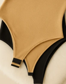 Women Bodysuits - 米色和黑色 - 查看 2