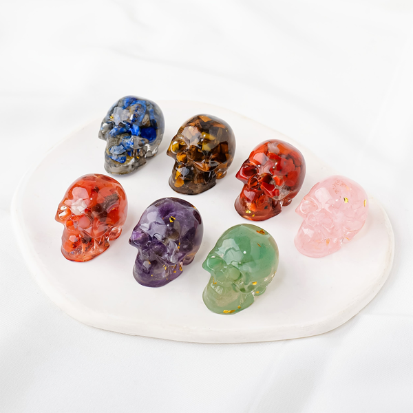 [Leuchtende Schädel] 1-7 Stück handgefertigte kristalline leuchtende Schädel | Rote, blaue, lila, grüne und rosa Harz-Schädel - perfekt für Halloween, Ostern, Thanksgiving Dekoration - großartig für Heim- und Partydekoration | Exquisite Verarbeitung, Schädel Dekoration