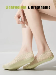 5 pares de calcetines bajos de encaje para mujer. Son calcetines invisibles y transpirables, adecuados para las temporadas de primavera y verano. Con silicona antideslizante, no se deslizarán de los talones. Muy adecuados para el uso diario, combinando con bailarinas y tacones altos.