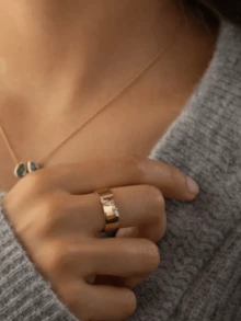 奢华金鸡尾酒戒指，镶嵌闪亮方晶锆石，适合婚礼、订婚和正式活动，是送给女性的绝佳礼物