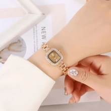 1 件女士商务优雅金色方形表壳手表，配有水钻刻度表盘、方形表圈和可调节链条，石英款式 - 金色 - 查看 4