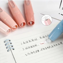 4 Pezzi di nastro correttore retrattile a forma di penna, design compatto e alla moda, nastro bianco cancellabile, ideale per la scuola e l'ufficio, forniture scolastiche, ritorno a scuola