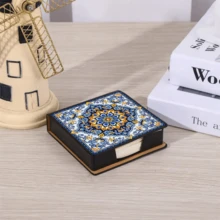 1 件曼陀罗图案钻石艺术套装，黑色仿皮便签上的不对称 DIY 钻石马赛克画，含 160 张纸 - 非常适合居家办公、学校用品和工艺品。精美文具，节日礼物。